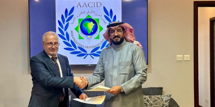 المجلس العربى الافريقى يوقع اتفاقا مع شركة قمم الجبال للتطوير والاستثمار بالسعودية 