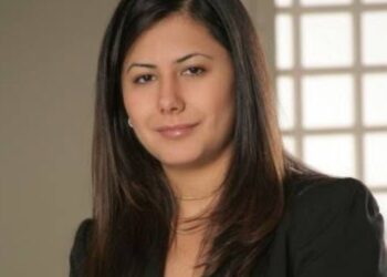 ياسمين خميس تحصد لقب أفضل امرأة رائدة في صناعة النسيج