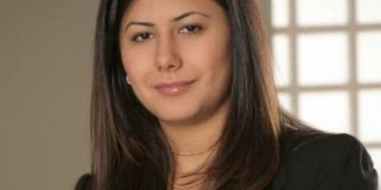 ياسمين خميس تحصد لقب أفضل امرأة رائدة في صناعة النسيج