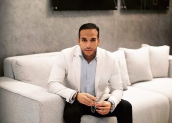 بمشاركة عبدالرحمن عصام رائد الأعمال ورئيس AE Media Production .. شراكة استراتيجية بخبرات عالمية مع “المنارة للتطوير”