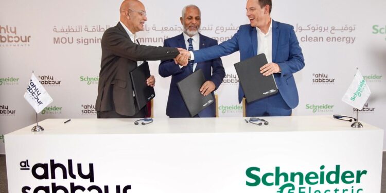 توقيع مذكرة تفاهم بين الأهلي صبور وشنايدر إلكتريك لتطوير المجتمع المحلي في مرسى مطروح