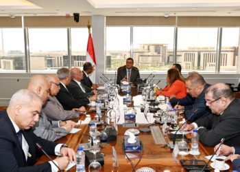 وزير الإسكان يعقد اجتماعه مع جهات وقطاعات الوزارة.. ويستعرض خطة العمل وخارطة الطريق التى ستتبعها الوزارة خلال الفترة المقبلة