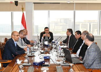 وزير الإسكان يتابع موقف تنفيذ مشروعات الشراكة مع المطورين العقاريين بـالقاهرة الجديدة