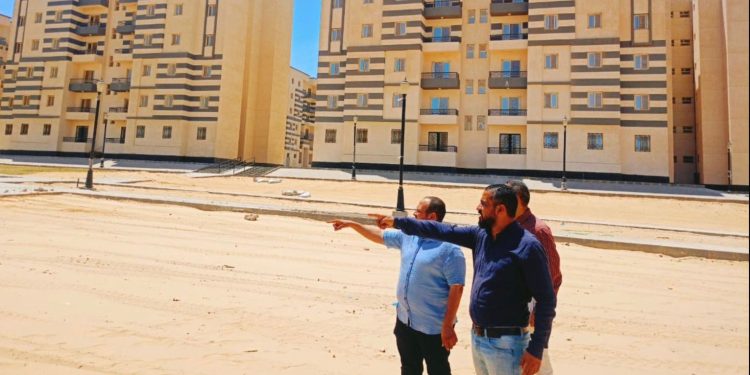 بدء أعمال زراعة مواقع المرحلة الخامسة بـ «سكن لكل المصريين» وتطوير واجهات الأسواق التجارية بأكتوبر الجديدة