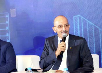 علاء فكري: طبيعة السوق تجعله بعيدا عن الانخفاضات السعرية والمعروض يخاطب شريحة واحدة من العملاء