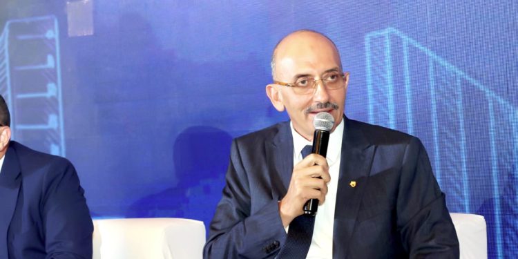 علاء فكري: طبيعة السوق تجعله بعيدا عن الانخفاضات السعرية والمعروض يخاطب شريحة واحدة من العملاء