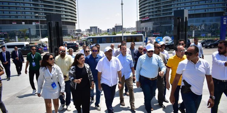 بصحبة وزير الإسكان وعدد من المسؤولين.. «رئيس الوزراء» يتفقد أحدث مشروعات مدينة العلمين ويزور نورث سكوير مول