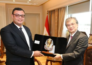 وزير الإسكان يبحث مع السفير الياباني بالقاهرة تعزيز التعاون فى مجال التشييد والبناء.. وجذب المزيد من الاستثمارات الأجنبية