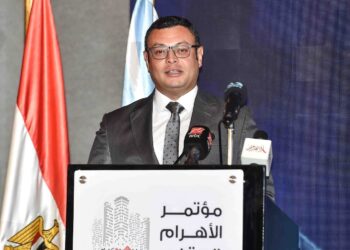 خلال مشاركته بالجلسة الافتتاحية لمؤتمر الأهرام العقارى الرابع .. وزير الإسكان مؤسسات الدولة المختلفة تسعى لإزالة التحديات وخلق مناخ جاذب للاستثمار بالسوق العقاري