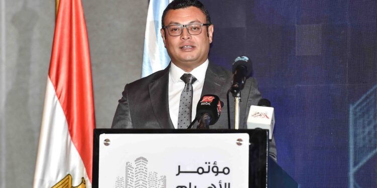 خلال مشاركته بالجلسة الافتتاحية لمؤتمر الأهرام العقارى الرابع .. وزير الإسكان مؤسسات الدولة المختلفة تسعى لإزالة التحديات وخلق مناخ جاذب للاستثمار بالسوق العقاري