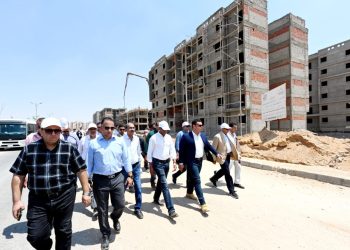وزير الإسكان يتفقد موقف تنفيذ الوحدات السكنية للموظفين المنتقلين للعاصمة الإدارية بمنطقة «زهرة العاصمة» بمدينة بدر