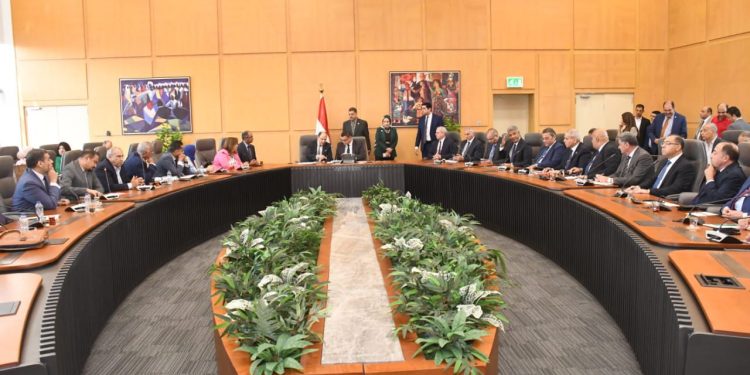 وزير الإسكان يعقد اجتماعه الدوري مع أعضاء البرلمان بمجلسيه «النواب والشيوخ» لبحث مطالب دوائرهم