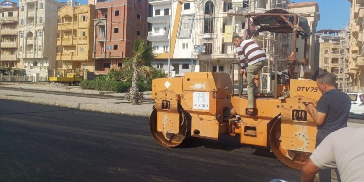 رئيس جهاز مدينة دمياط الجديدة يتفقد أعمال إحلال وإعادة تأهيل المرافق بالمنطقة الصناعية وصيانة الطرق