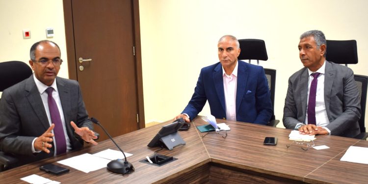 تنفيذاً لتكليفات وزير الإسكان .. نائب وزير الإسكان يلتقي مسئولي شركة «سيمنز العالمية» لدراسة فرص التعاون في استخدام الأنظمة والحلول الذكية لتقديم الخدمات بالمدن الجديدة