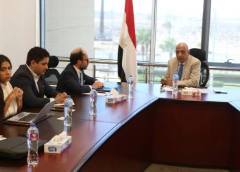 وزير الكهرباء والطاقة المتجددة يبحث مع وفد بنك الاستثمار الأوروبى دعم وتعزيز فرص التعاون فى مختلف المجالات