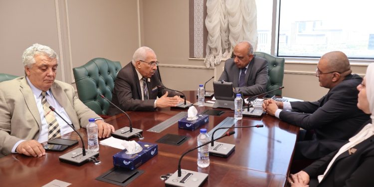 وزير الكهرباء والطاقة المتجددة يستقبل اعضاء لجنة الطاقة والبيئة والقوى العاملة بمجلس الشيوخ للتشاور والتنسيق وبحث جهود الوزارة فى استقرار التغذية والارتقاء بجودة الخدمات