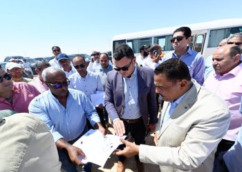 لمتابعة الاستعدادات لتسليمها .. وزير الإسكان ومحافظ مطروح يتجولان بمنطقة الأراضى البديلة لأصحاب التواجدات بمدينة «رأس الحكمة الجديدة»