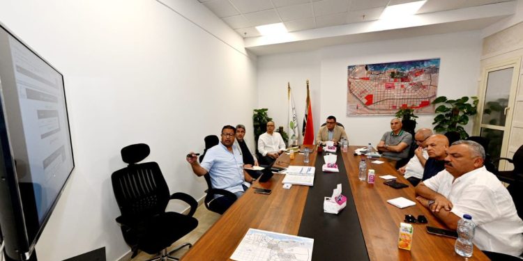 فى اجتماع بمقر جهاز المدينة: وزير الإسكان يستعرض الجداول الزمنية لإنهاء وتسليم الوحدات السكنية لحاجزيها بمدينة العلمين الجديدة