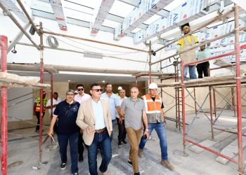 فى ختام جولته بالمدينة: وزير الإسكان يتفقد أعمال تشطيب وحدات الأبراج الشاطئية.. وسير العمل بكمبوند «مزارين» بـ«العلمين الجديدة»