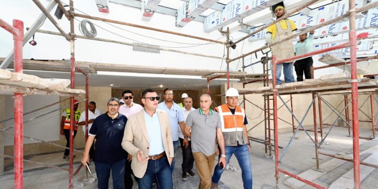 فى ختام جولته بالمدينة: وزير الإسكان يتفقد أعمال تشطيب وحدات الأبراج الشاطئية.. وسير العمل بكمبوند «مزارين» بـ«العلمين الجديدة»