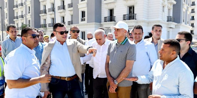 وزير الإسكان يتفقد وحدات المبادرة الرئاسية «سكن لكل المصريين» و«الحى اللاتيني» بمدينة العلمين الجديدة