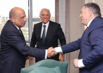 وزير الكهرباء يبحث مع رئيس مجموعة «كوبولوزيس اليونانية» مستجدات مشروع الربط الكهربائي بين مصر واليونان
