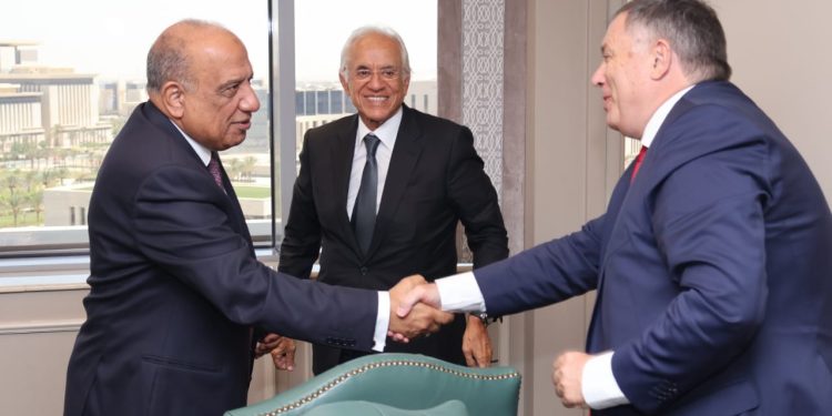 وزير الكهرباء يبحث مع رئيس مجموعة «كوبولوزيس اليونانية» مستجدات مشروع الربط الكهربائي بين مصر واليونان