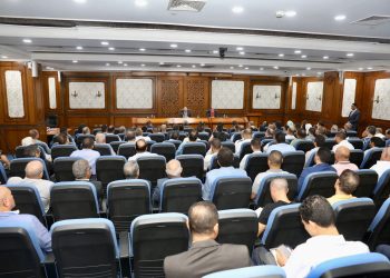 وزير الصناعة يواصل لقاءاته الأسبوعية مع المستثمرين والمصنعين بمقر الهيئة العامة للتنمية الصناعية لبحث مطالبهم واستعراض التحديات والمعوقات التي تواجههم ووضع حلول فورية لها