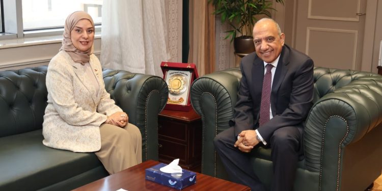 وزير الكهرباء يستقبل سفيرة البحرين بالقاهرة لبحث سبل دعم وتعزيز التعاون ومجالات الاستثمار