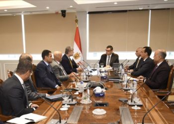 وزير الإسكان يتابع الموقف التنفيذى لمشروع أبراج الداون تاون وبحيرات العلمين «كريستال لاجون» بمدينة العلمين الجديدة