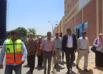 وزير الإسكان يتابع سير العمل بمنظومة مياه الشرب والصرف بالقاهرة الجديدة والعاشر من رمضان..ومسئولو الوزارة يتفقدون الأعمال الجارية
