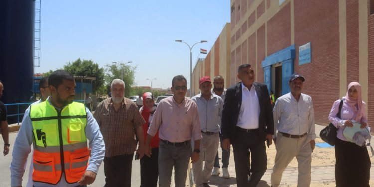 وزير الإسكان يتابع سير العمل بمنظومة مياه الشرب والصرف بالقاهرة الجديدة والعاشر من رمضان..ومسئولو الوزارة يتفقدون الأعمال الجارية