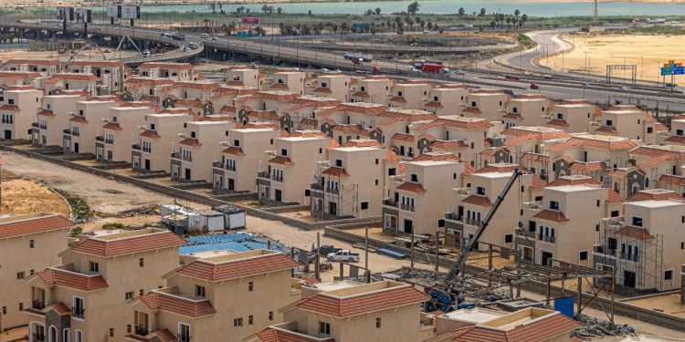 وزير الإسكان يتابع موقف تنفيذ أبراج وفيلات التجمع العمراني «صوارى» بمنطقة غرب كارفور بالإسكندرية