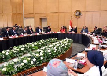 نائب رئيس مجلس الوزراء للتنمية الصناعية يترأس الاجتماع الثالث للمجموعة الوزارية للتنمية الصناعية بحضور ممثلي شعبتي السيراميك والسيارات باتحاد الصناعات المصرية