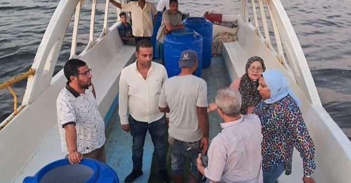 استكمالًا لخطة تنمية بحيرة قارون .. جهاز «حماية وتنمية البحيرات» يواصل إلقاء مليون وحدة زريعة من الجمبري اليوم