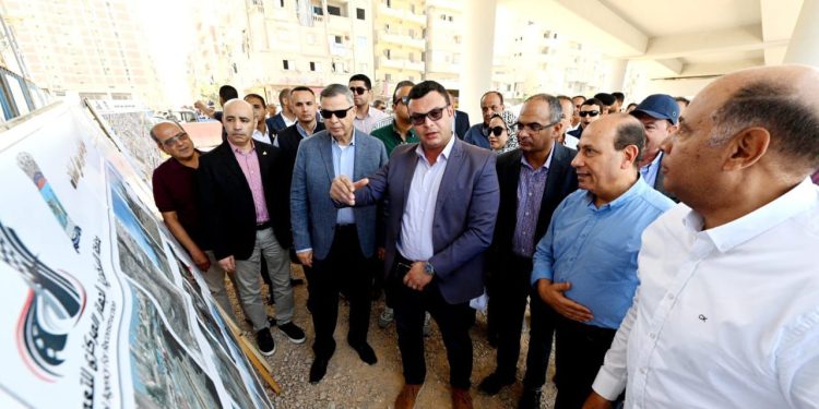 وزير الإسكان ومحافظ الإسكندرية يتفقدان مشروع إنشاء كوبرى على مستويين لربط شارع السادات بالطريق الدولى الساحلى