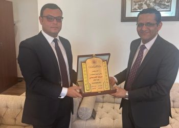 وزير الإسكان يستقبل نقيب الصحفيين للتهنئة بتوليه حقيبة الإسكان .. وبحث مطالب الصحفيين