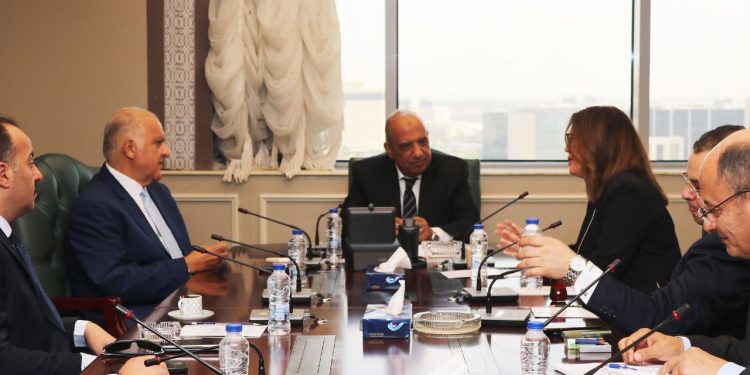 وزير الكهرباء يستقبل اعضاء لجنة الطاقة والبيئة بمجلس النواب للتعاون والتنسيق وبحث جهود الوزارة فى الحفاظ على استمرارية واستقرار التغذية والارتقاء بجودة الخدمات المقدمة