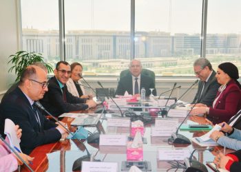 نائب رئيس مجلس الوزراء «للتنمية الصناعية» يبحث مع شركة «جنرال موتورز مصر» مشروعات الشركة الحالية والمستقبلية