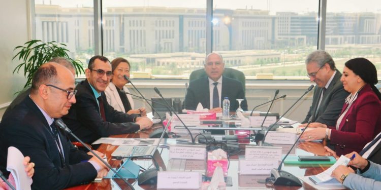 نائب رئيس مجلس الوزراء «للتنمية الصناعية» يبحث مع شركة «جنرال موتورز مصر» مشروعات الشركة الحالية والمستقبلية