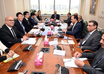 نائب رئيس مجلس الوزراء للتنمية الصناعية يلتقي السفير الياباني بالقاهرة لمتابعة الموقف التنفيذي للمشروعات المشتركة وبحث التعاون المستقبلي بين الجانبين في مجالي الصناعة والنقل