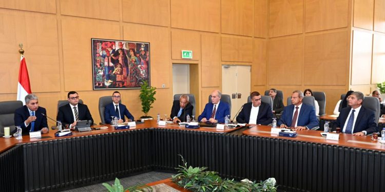 وزراء «الإسكان» و«السياحة» و«الاستثمار» يلتقون عدداً من المستثمرين فى مجال التنمية السياحية لدفع معدلات التنمية وبحث مشاكلهم ومقترحاتهم