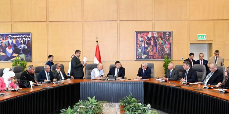 وزير الإسكان يعقد اجتماعه الدوري مع أعضاء البرلمان بمجلسيه «النواب والشيوخ» لبحث مطالب دوائرهم