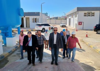 تنفيذاً لتكليفات وزير الإسكان: نائب وزير الإسكان يجتمع باللجنة المُشكلة لدراسة موقف خدمات مياه الشرب والصرف الصحي بمطروح