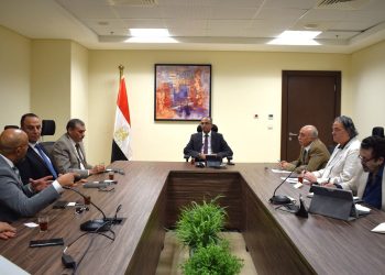 نائب وزير الإسكان يلتقي مسئولي شركات عالمية لاستكمال دراسة فرص التعاون في استخدام الأنظمة الذكية والمستدامة في تقديم الخدمات بالمدن الجديدة