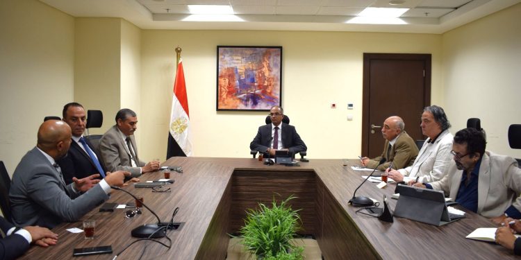 نائب وزير الإسكان يلتقي مسئولي شركات عالمية لاستكمال دراسة فرص التعاون في استخدام الأنظمة الذكية والمستدامة في تقديم الخدمات بالمدن الجديدة