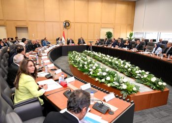 نائب رئيس مجلس الوزراء للتنمية الصناعية يترأس الاجتماع الخامس للمجموعة الوزارية للتنمية