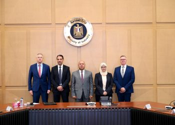 نائب رئيس مجلس الوزراء يشهد توقيع مذكرة تفاهم بين الهيئة العامة للتنمية الصناعية وشركة سيمنس للصناعات بشأن تطوير التصنيع والتجميع المحلي للمكونات والمنتجات الكهربائية ذات الجهد المنخفض والمتوسط في مصر