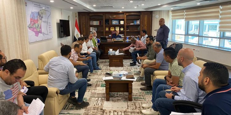 رئيس جهاز القاهرة الجديدة يلتقي بعددٍ من المواطنين حاجزي مشروع «بيت الوطن» بالامتداد الشرقي