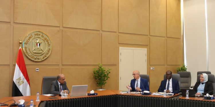 وزير الكهرباء يبحث مع وفد البنك الدولى اوجه الشراكة والتعاون وتنفيذ برامج التنمية والدعم فى مختلف المجالات